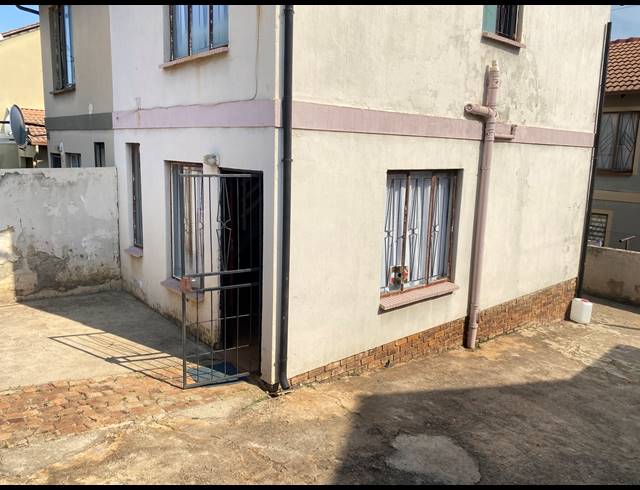 2 BEDROOM HOUSE FOR SALE IN LOTUS GARDENS
